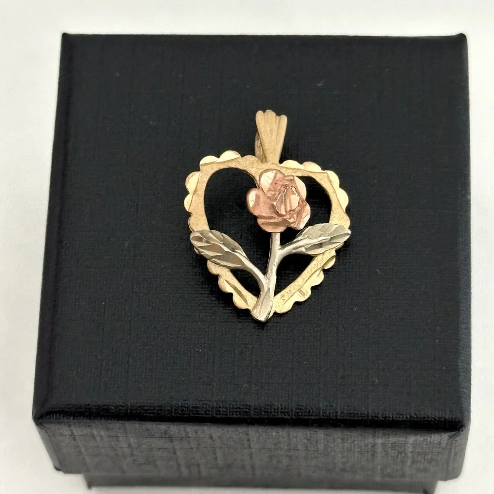 Vintage 14K Gold Heart Flower Tricolor Yellow Rose White Gold Charm Pendant